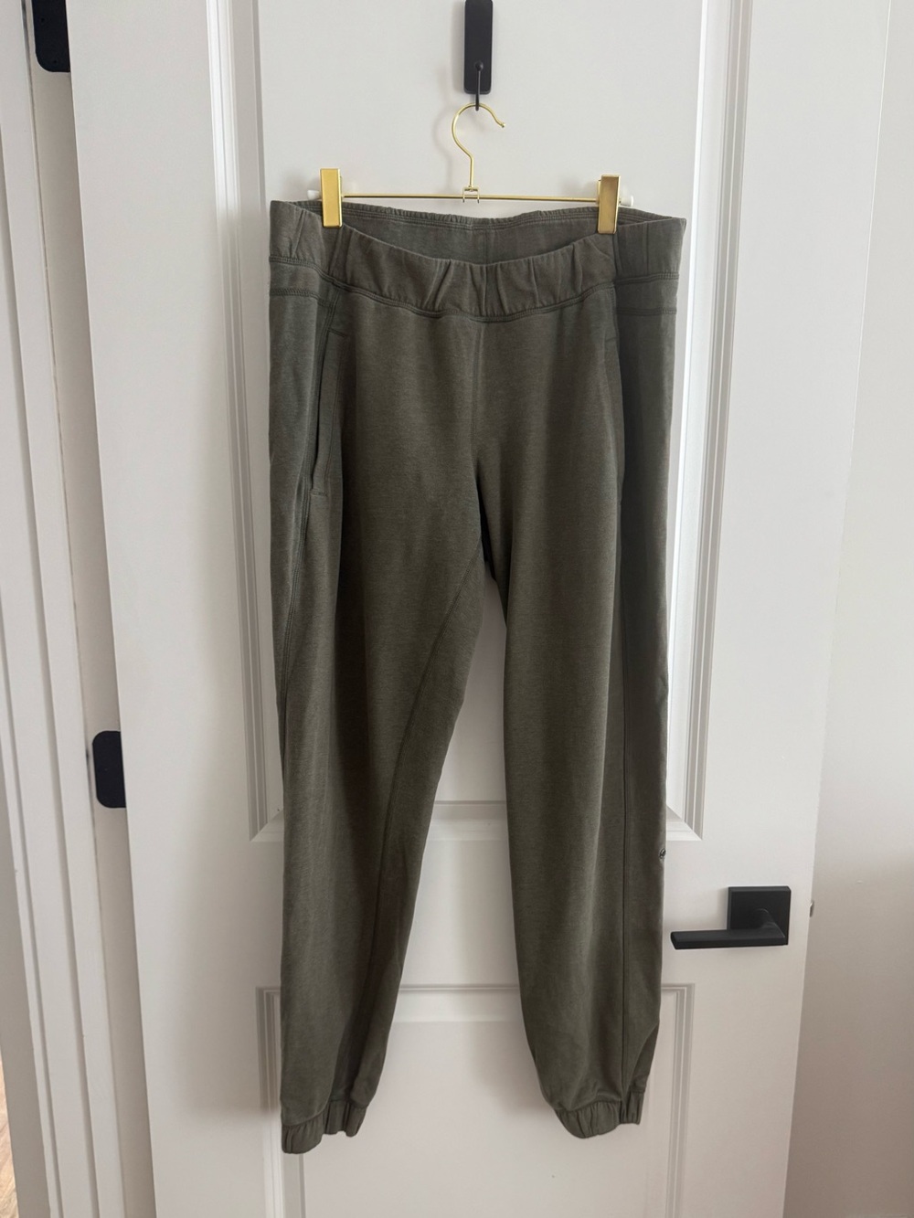 Lululemon Size 8 - Olive Green Women's Casual Jogger Pants